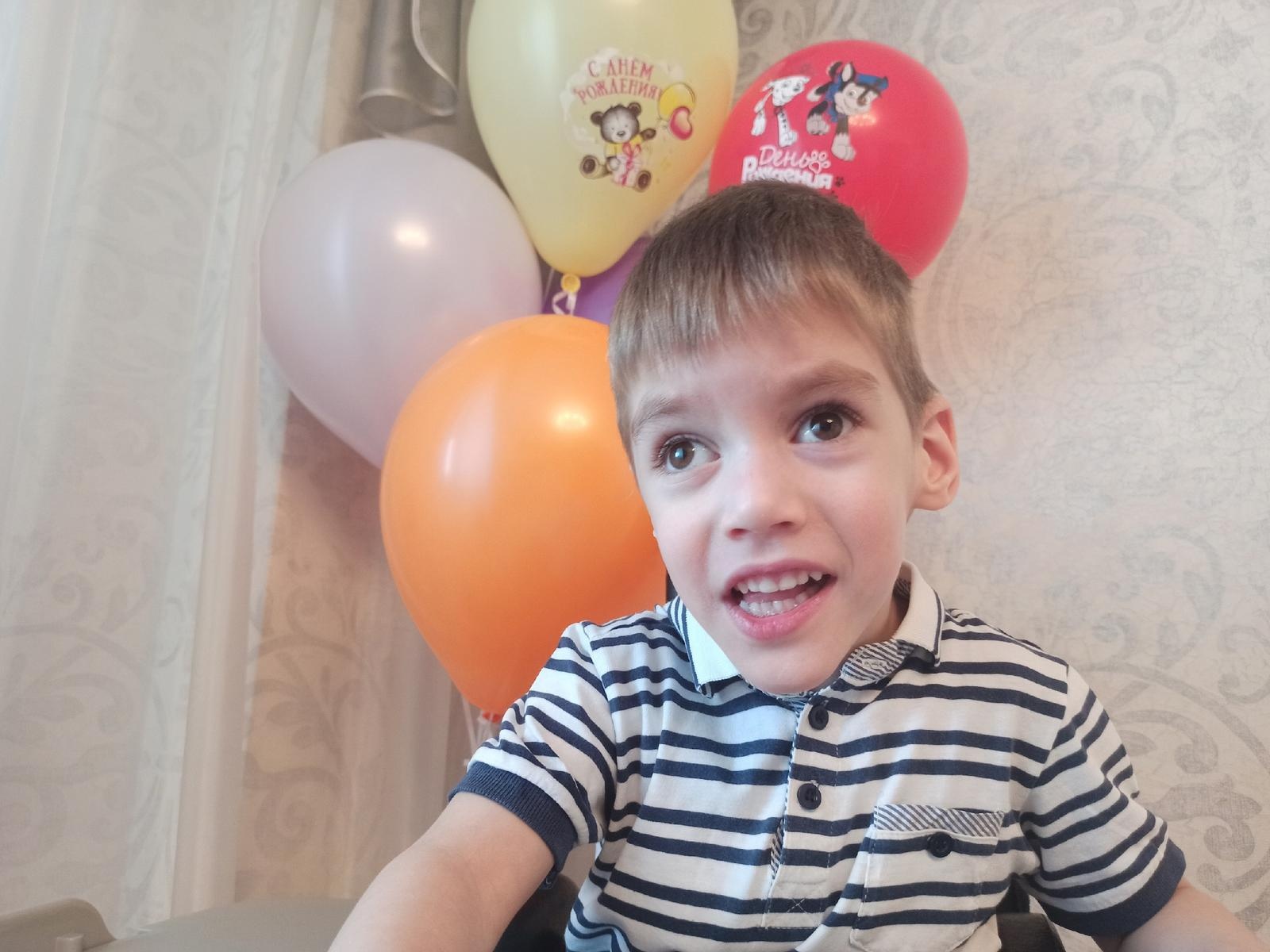 У Паши ДЦП, ему необходим очередной курс реабилитации
