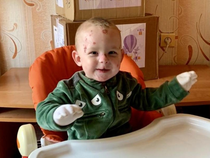 Collecting funds to buy bandages for Egor