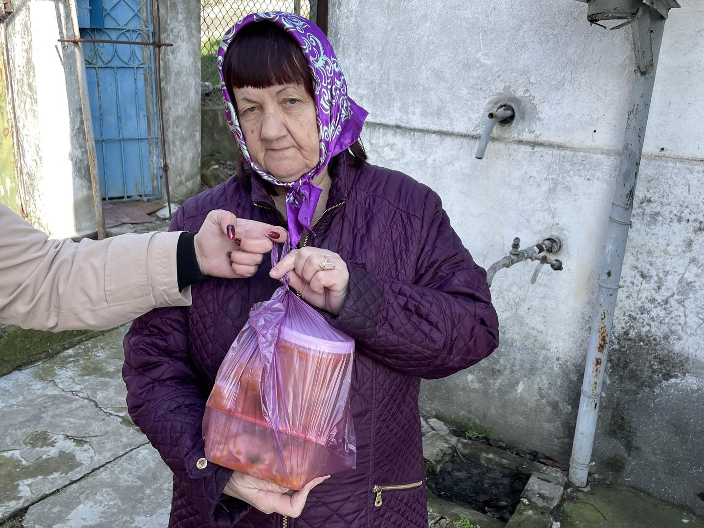 Одиноким старикам, оказавшимся в трудной жизненной ситуации, нужна еда
