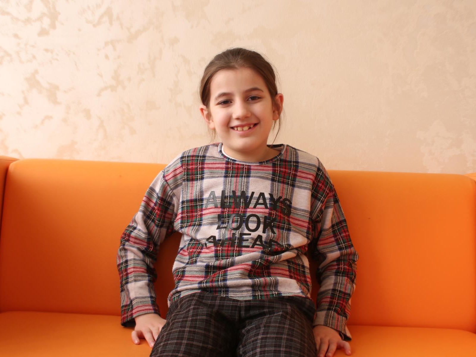 Khadija has a thoracic deformity and valgus deformity, she needs a rehabilitation course!