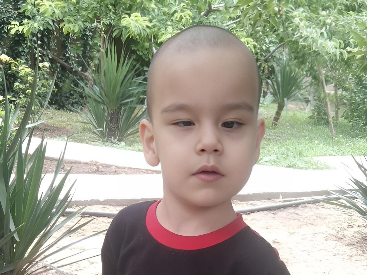 Husan needs surgery to see the world with his own eyes!