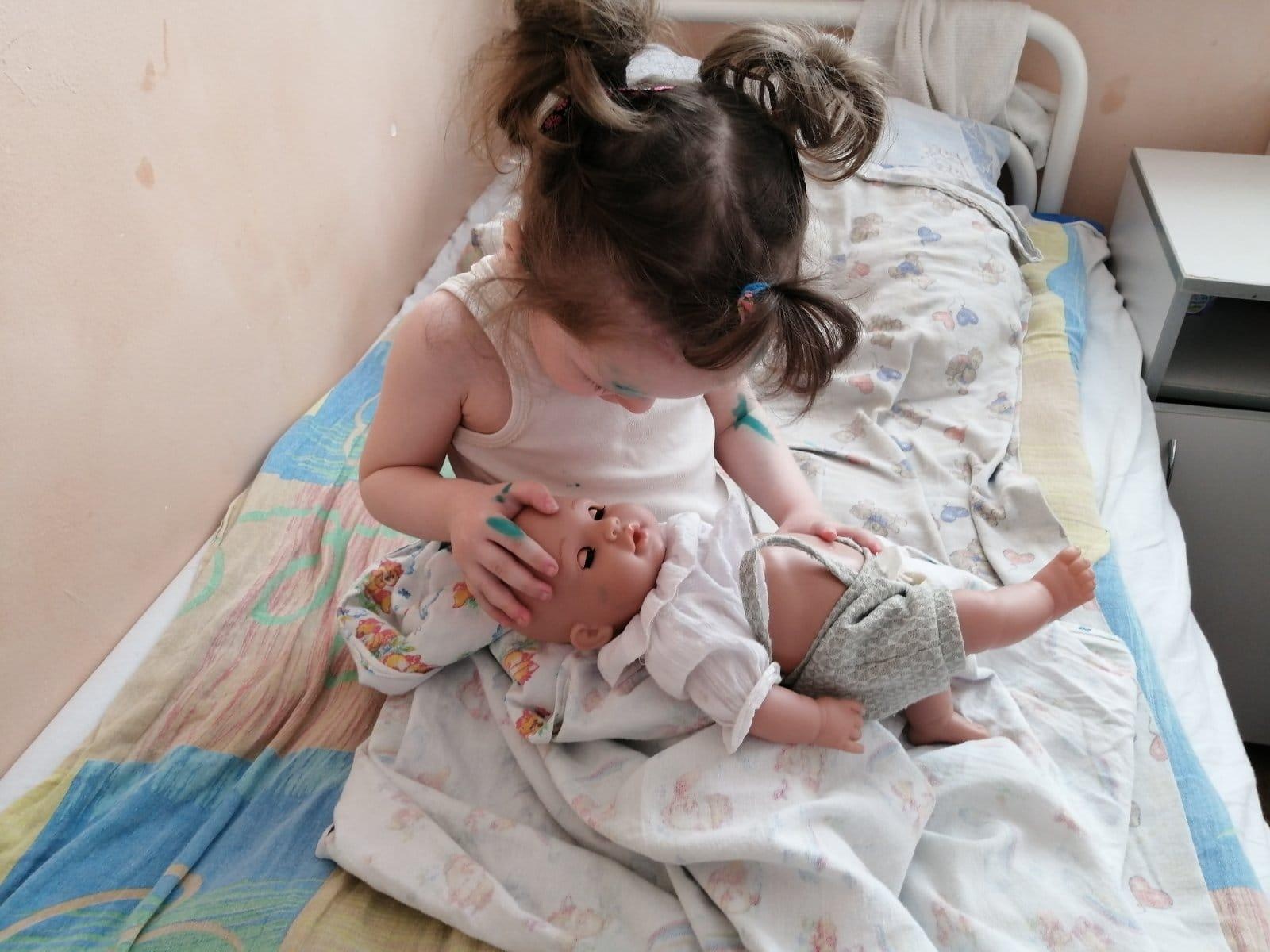 Masha, left without parental care, needs to be accompanied by nannies during treatment in the hospital!