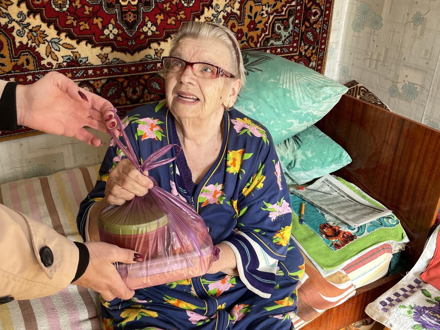 Lunch delivery project for lonely seniors needs financial support to pay courier