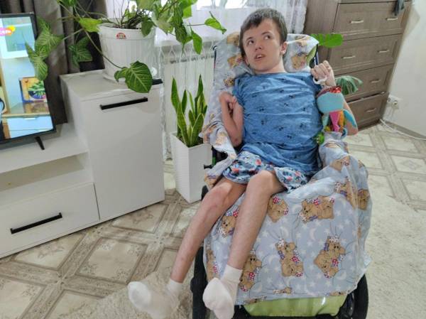 Даниилу нужно специализированное  сидение для ванной