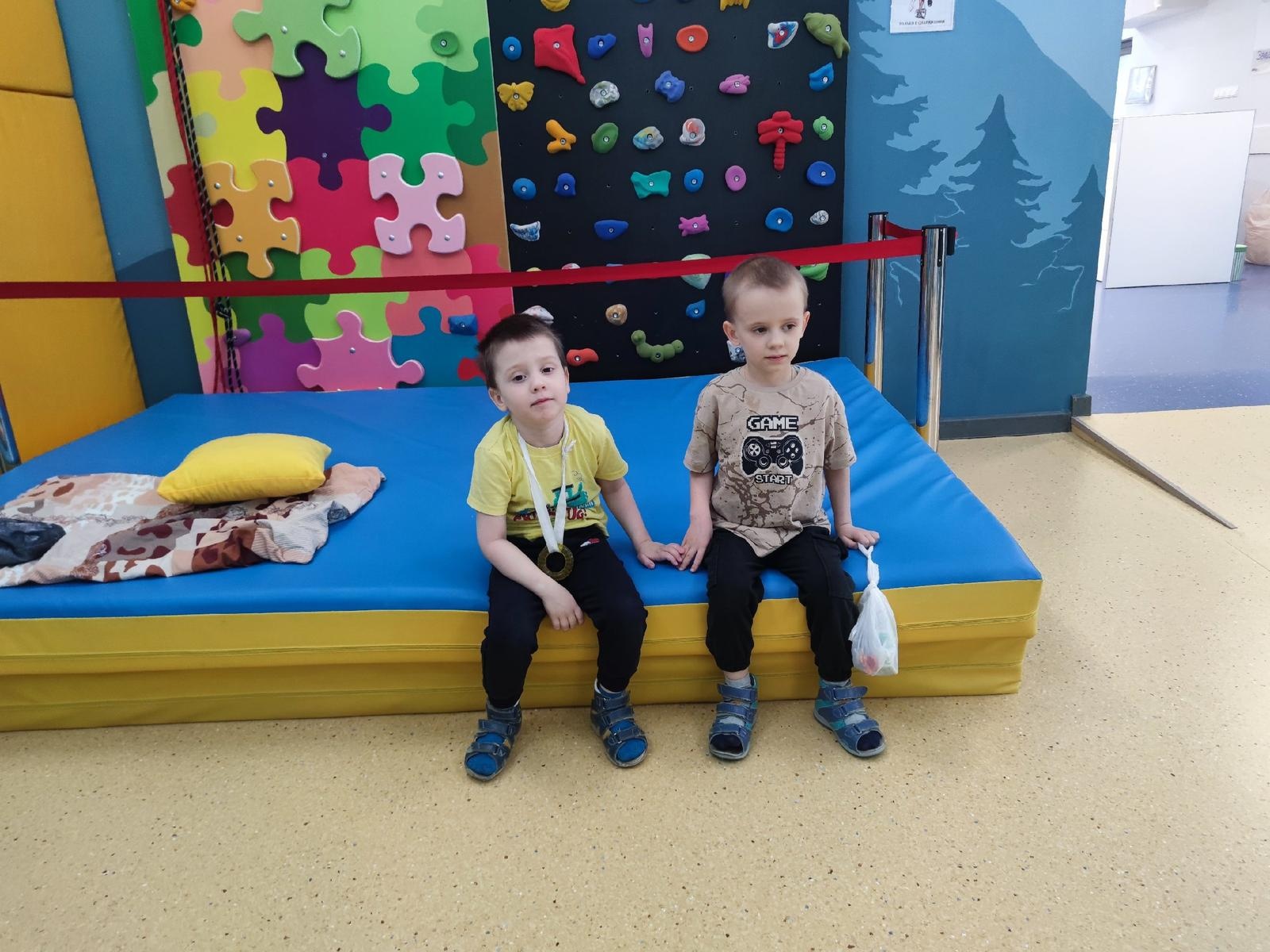 У Степы и Левы аутизм, им нужна реабилитация