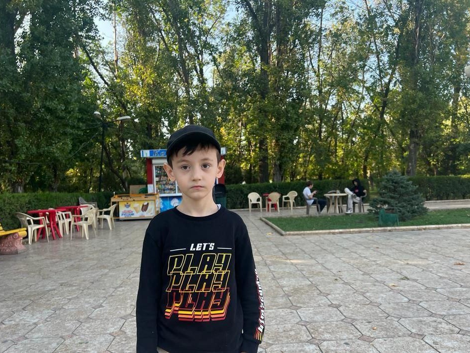 У Амира задержка психоречевого развития. Ему нужна реабилитация для улучшения навыков речи