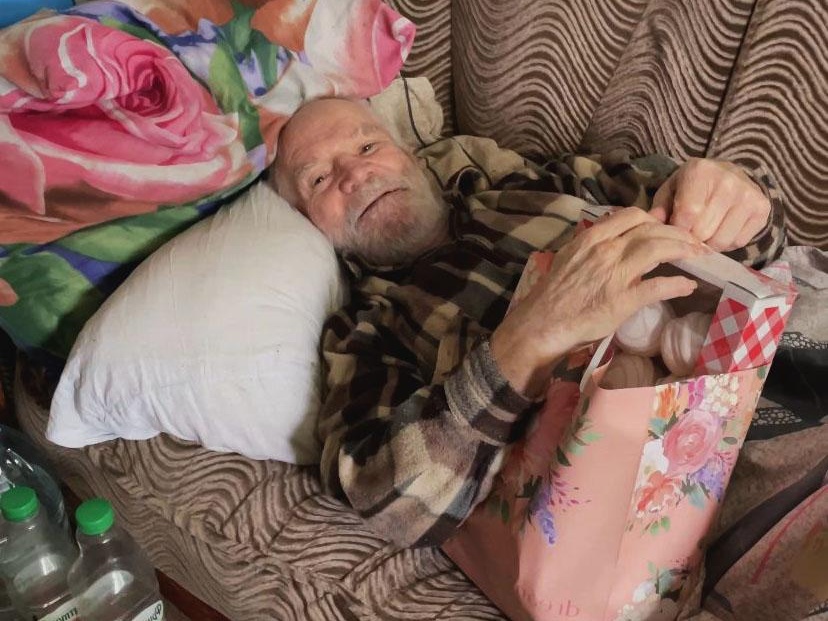 40 lonely elderly people need to be provided with food