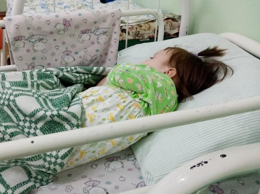 Кира – сирота, она нуждается в сопровождении нянь на время лечения в больнице!