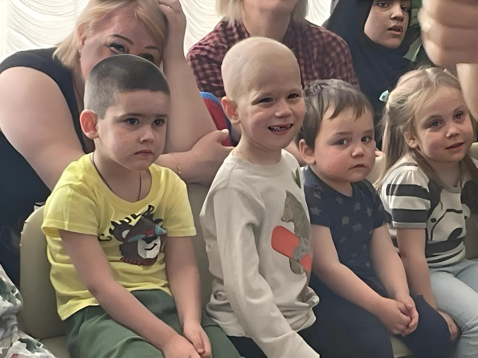 Let's organize a holiday with gifts for 35 children with cancer!