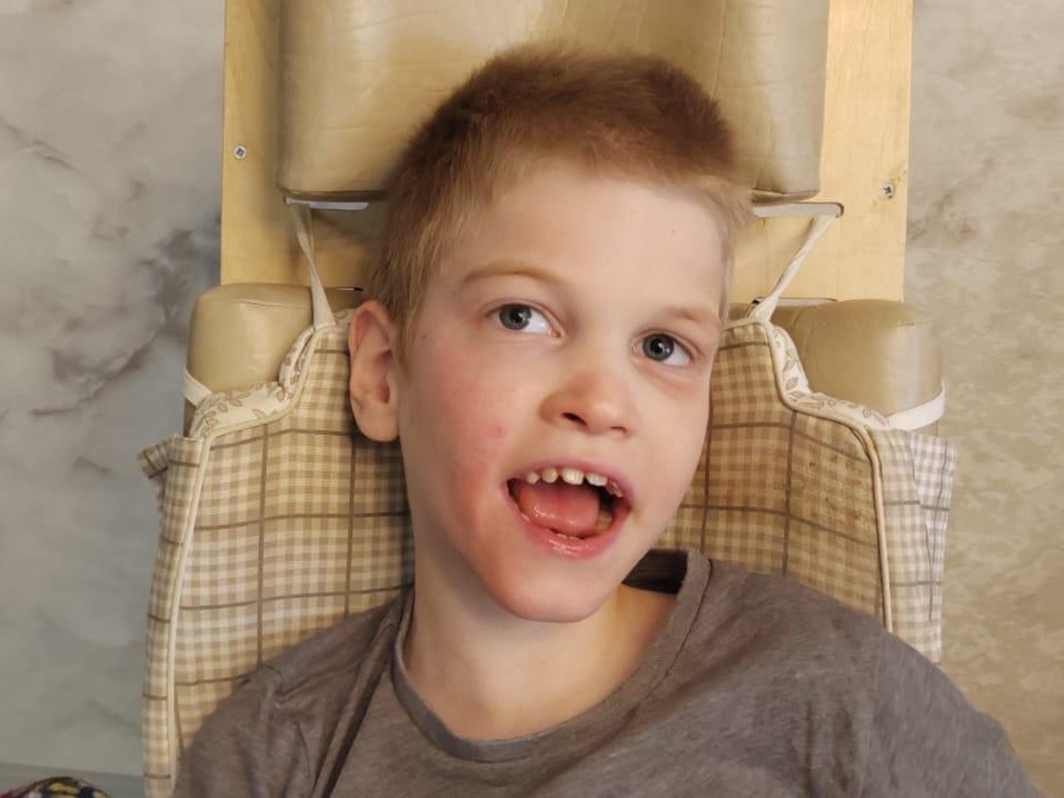 Help Vanya to purchase a specialized stroller on which he can comfortably walk outside