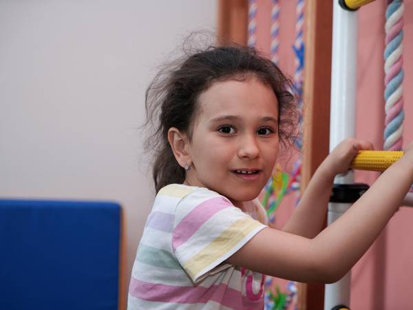 Самире требуется курс коррекции аутизма, чтобы развить речевые навыки!