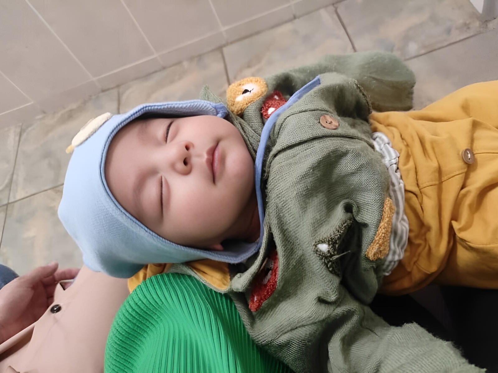 Mustafa needs urgent eye surgery to prevent him from losing his sight!
