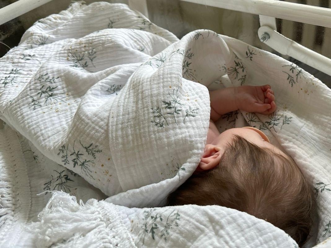 Katya is an orphan. The baby needs the help and support of a babysitter during treatment in the hospital!