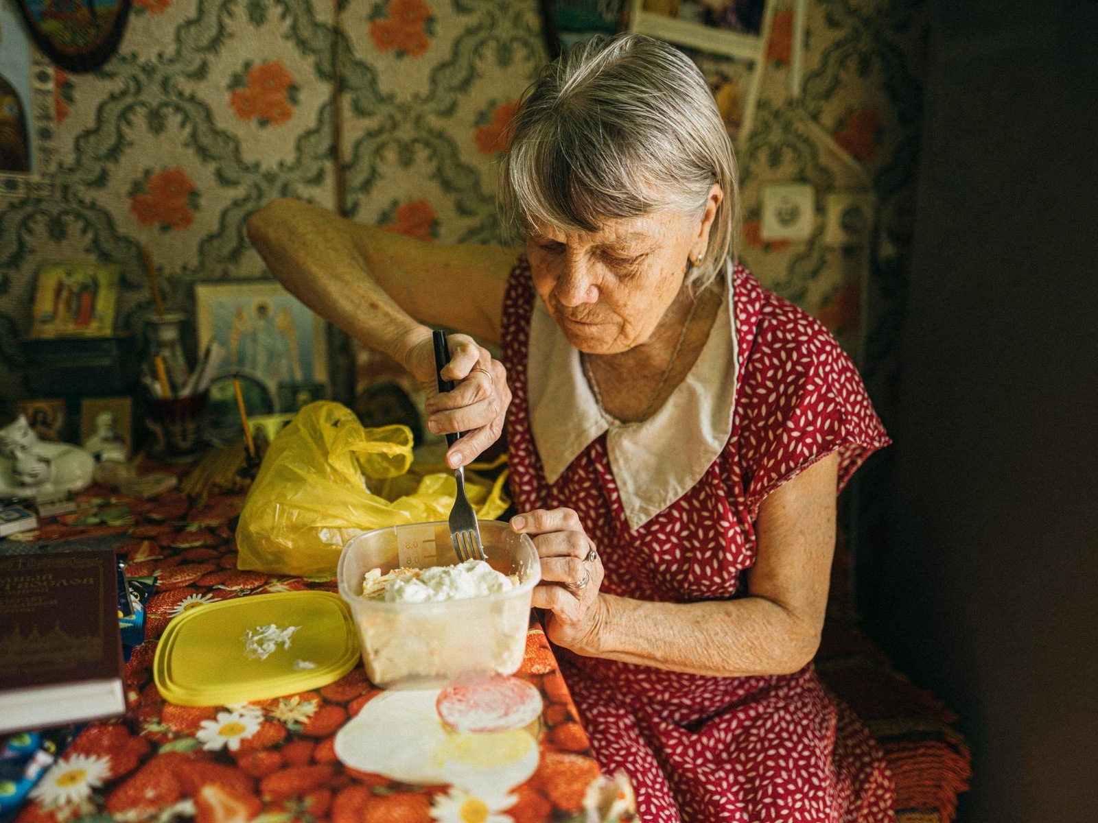 Lonely seniors need hot meals