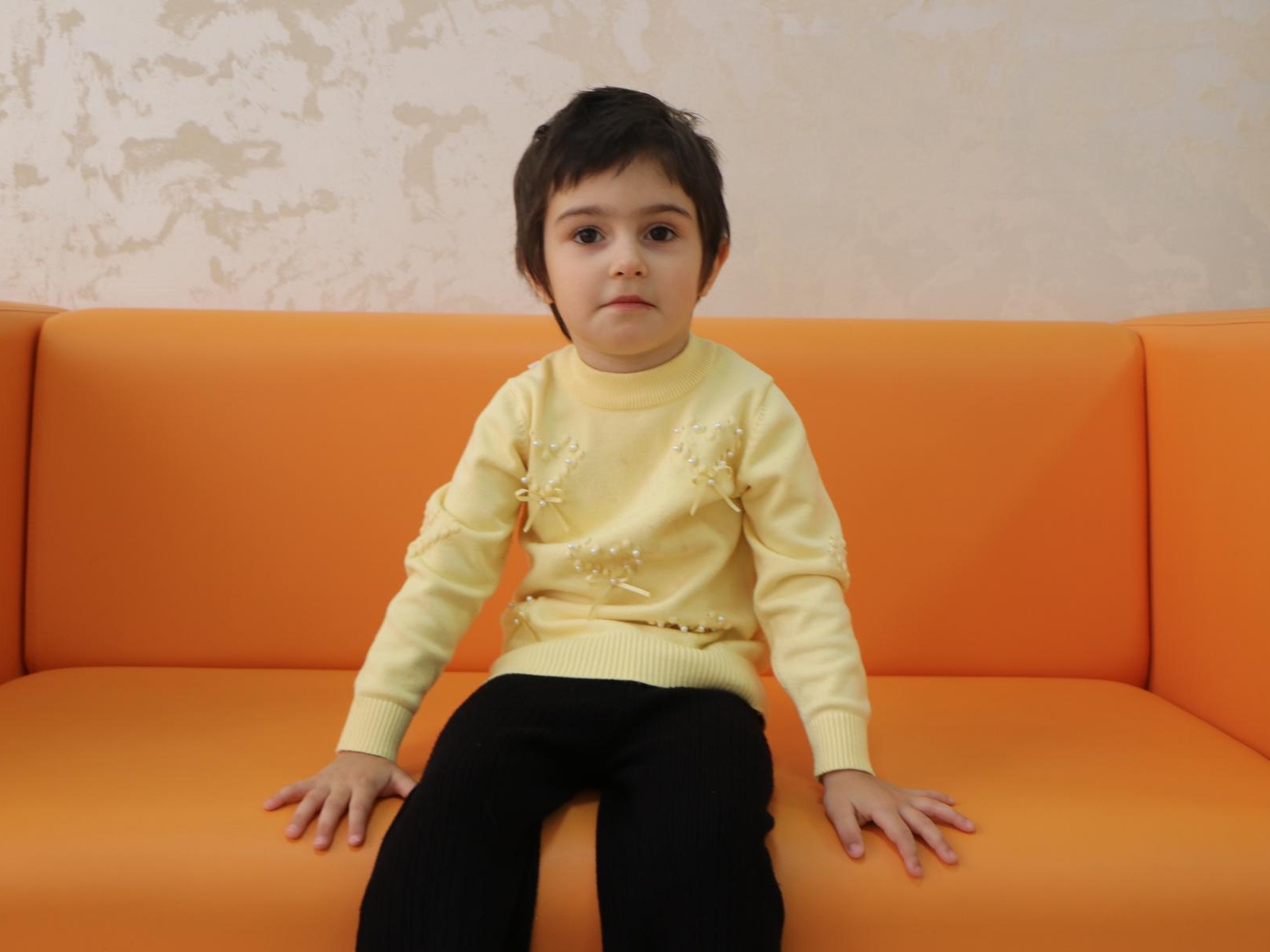 Little Elvira has serious dental problems – she needs treatment to stay healthy!