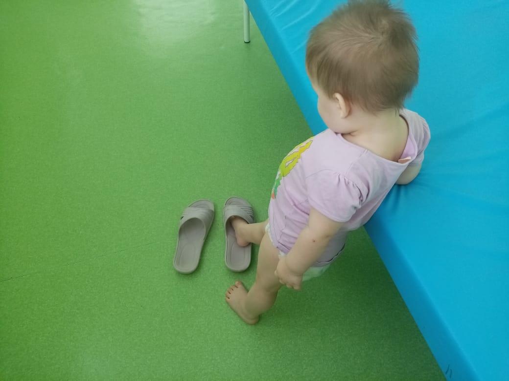 Andrey is an orphan. He needs the help and support of a babysitter during his treatment in the hospital!