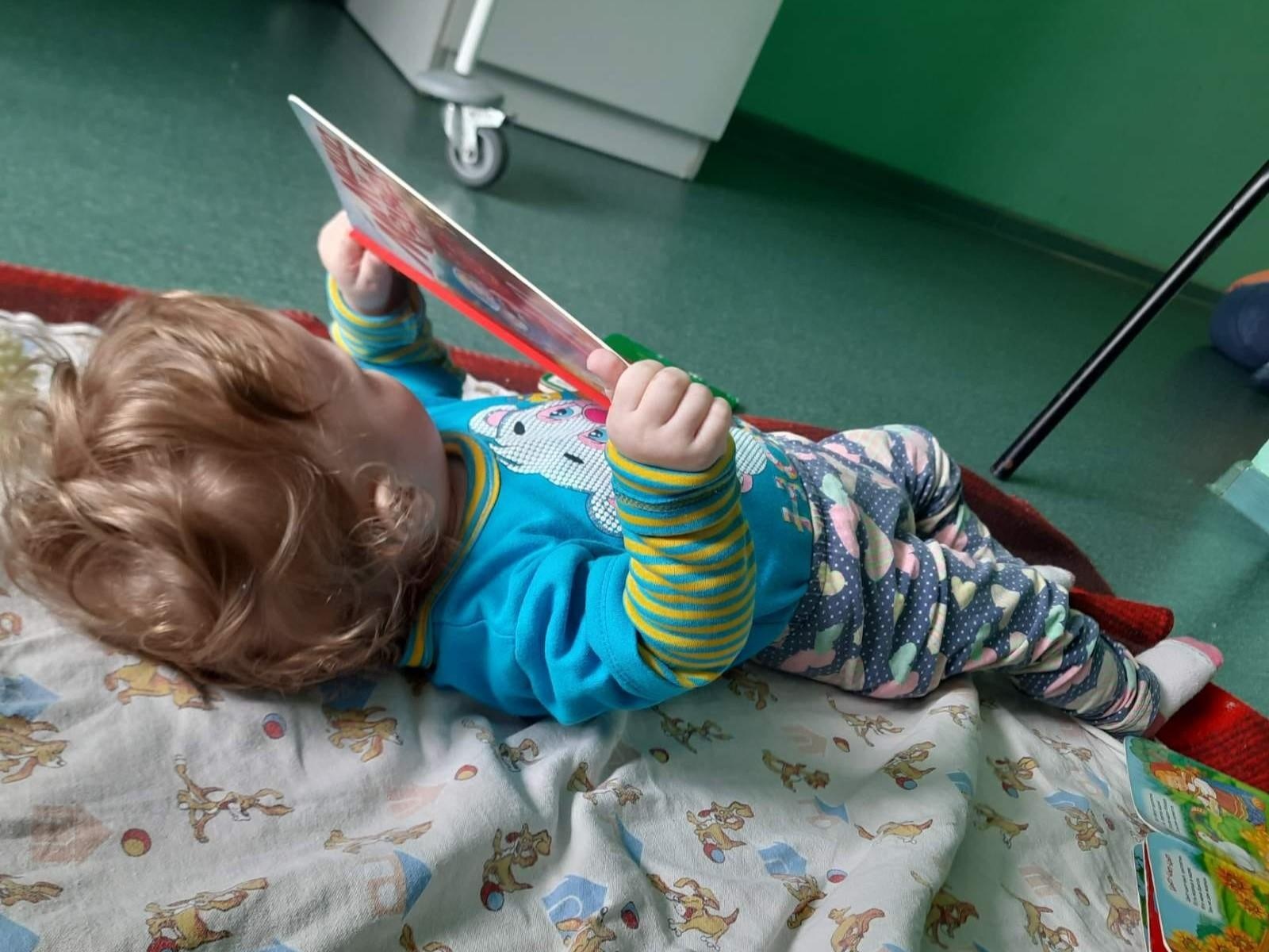 Vika is an orphan. The baby needs the help and support of a babysitter during treatment in the hospital!