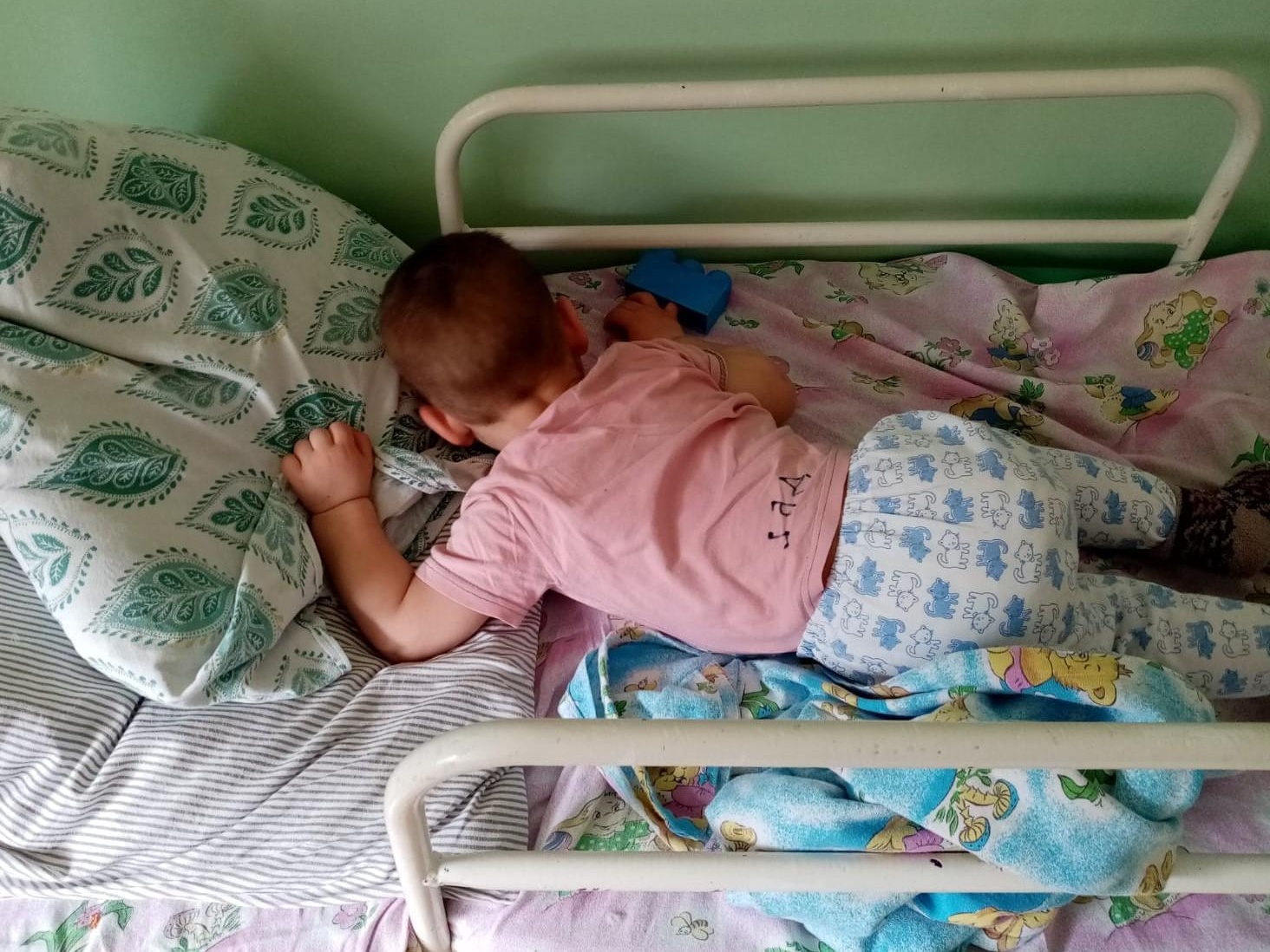Seryozha is an orphan, he needs the care and care of a nanny for the duration of treatment!