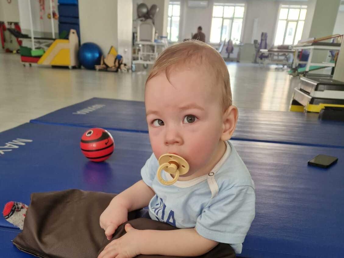 Help Alan fix his strabismus!