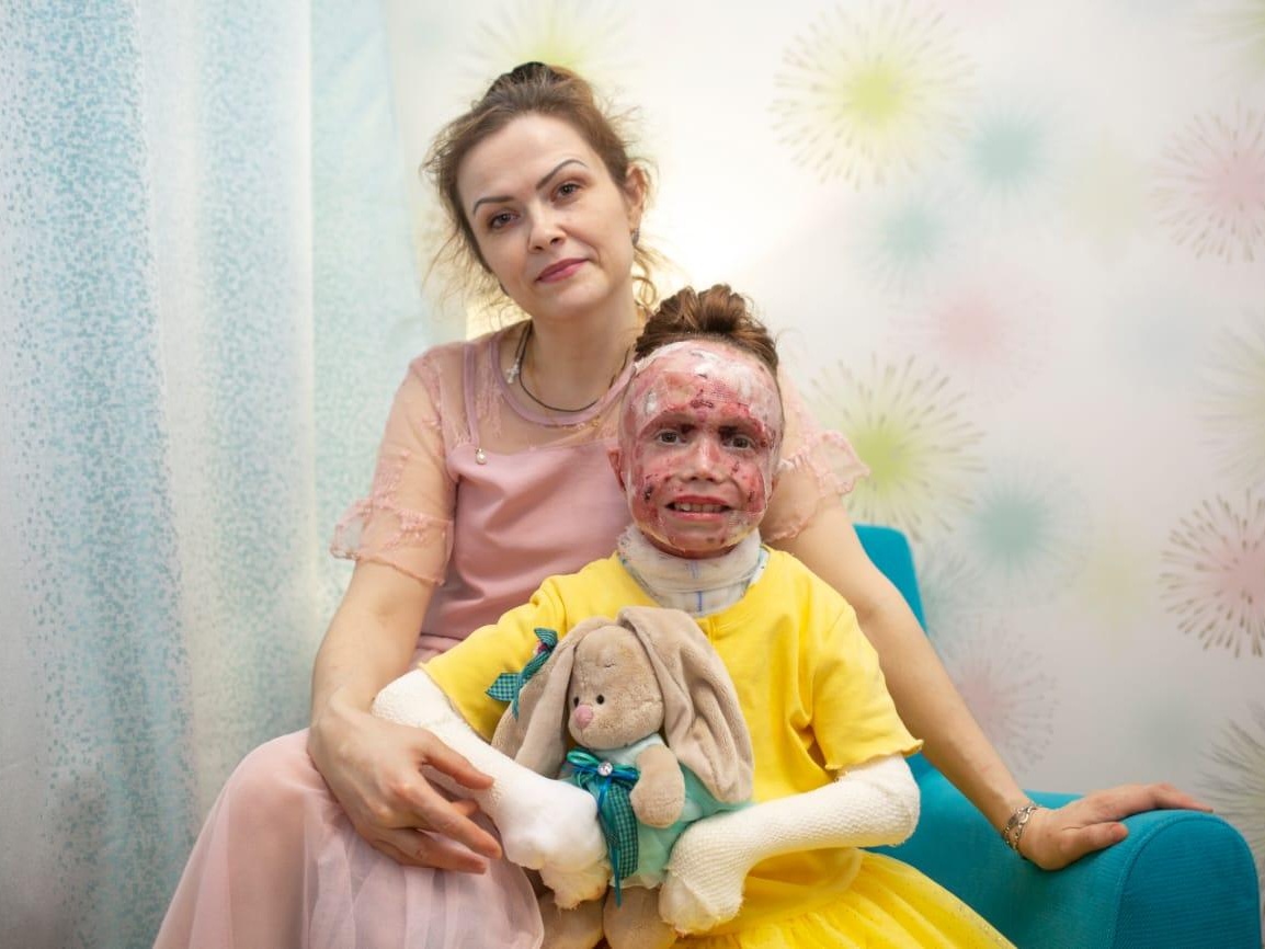 Elizabeth has an incurable genetic skin disease, and she needs our help again!