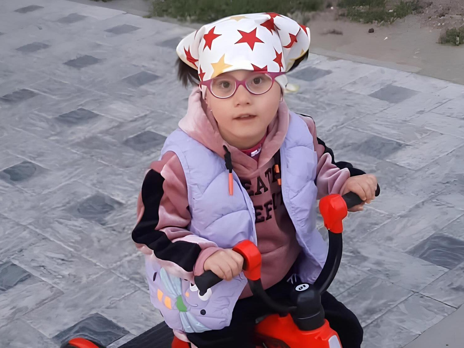 Aisha needs medical equipment to preserve her eyesight