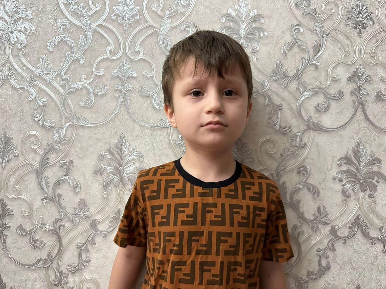У Магомеда аутизм. Чтобы научиться говорить, ему необходимо пройти реабилитацию