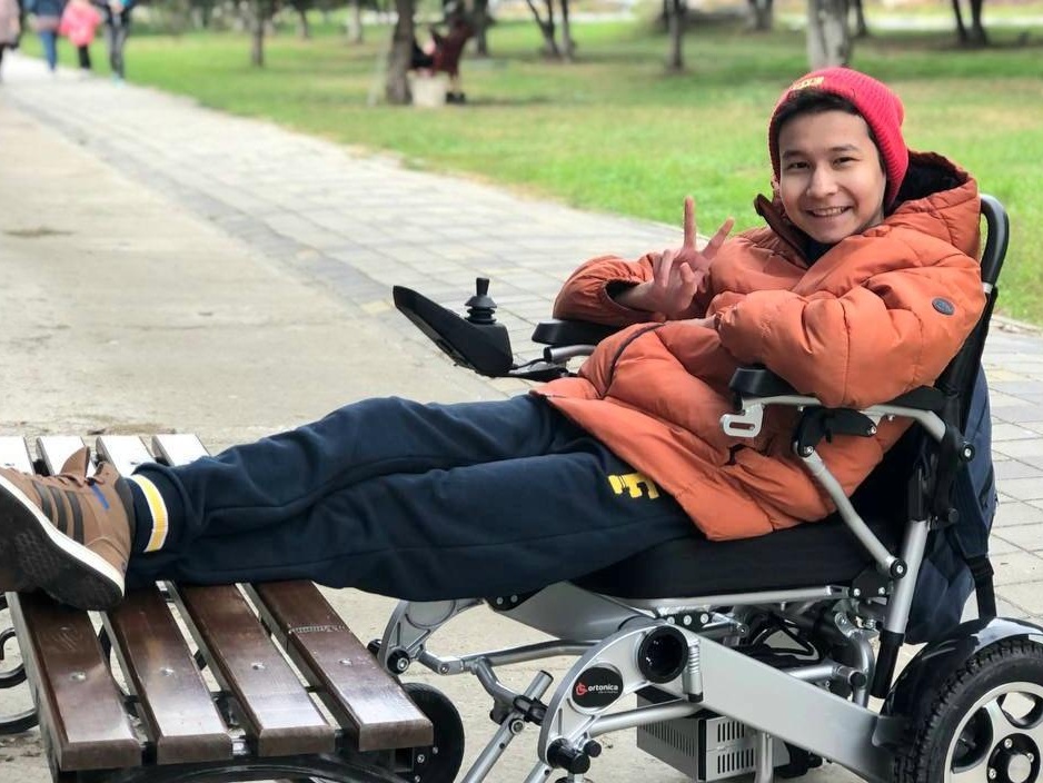 Daniel has cerebral palsy, a rehabilitation course is needed!