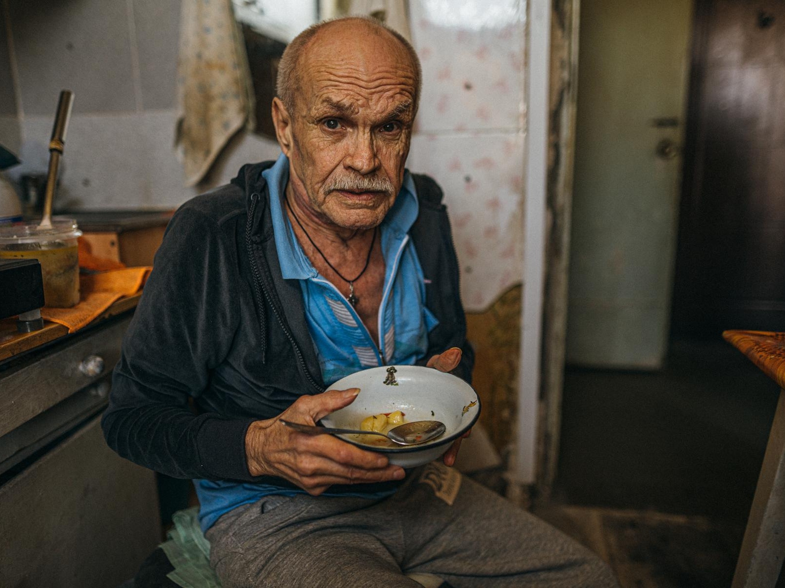 The foundation needs help paying rent and utilities for the catering unit in order to continue feeding lonely elderly people