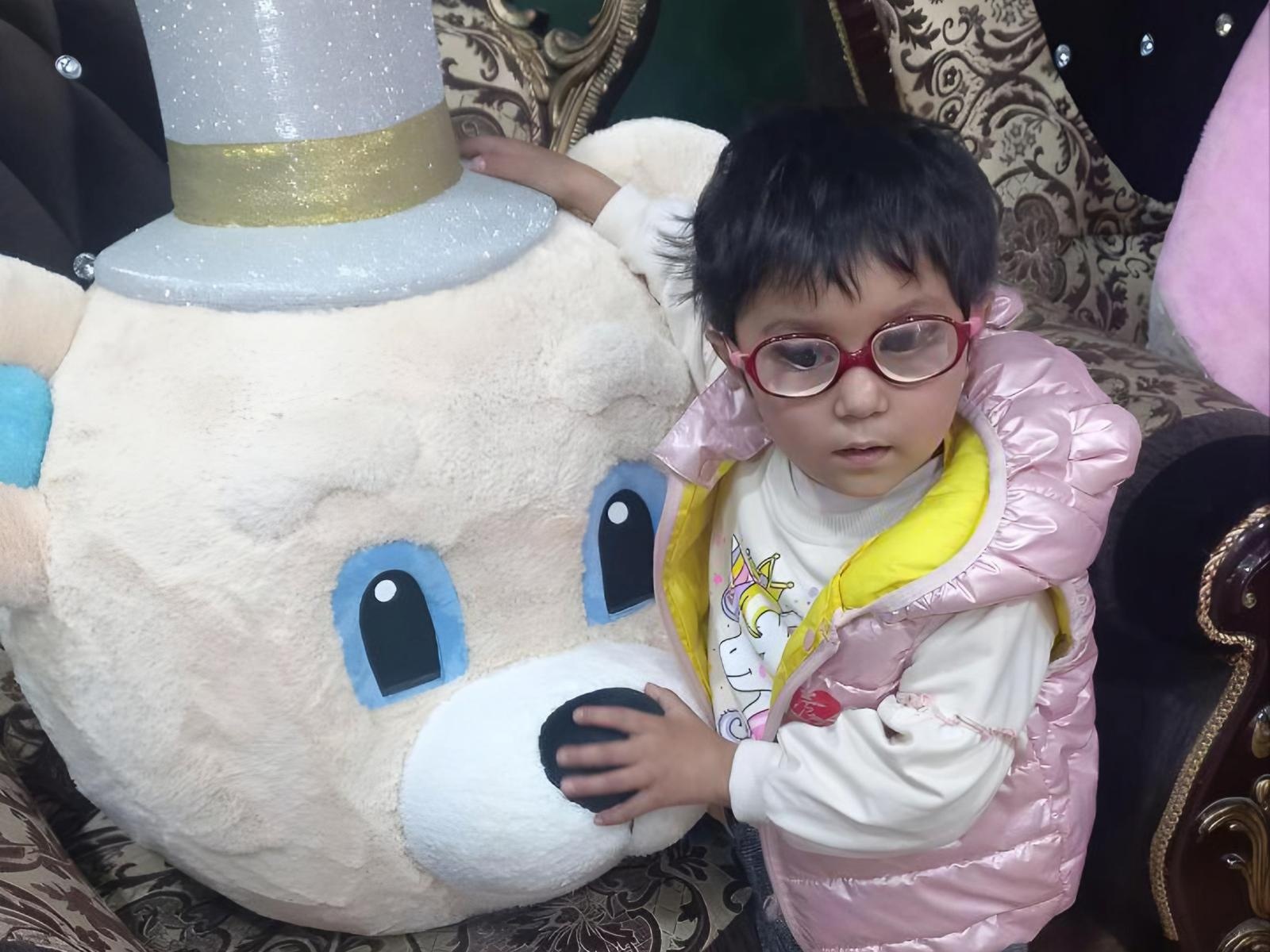 Tukhtagulkhon has grade 5 retinopathy of prematurity, she needs surgery!
