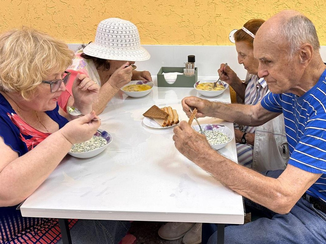 The foundation needs help paying rent and utilities for the catering unit in order to continue feeding lonely elderly people