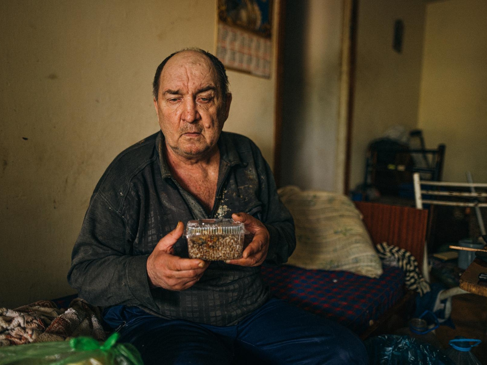 Lonely elderly people in difficult life situations need food!