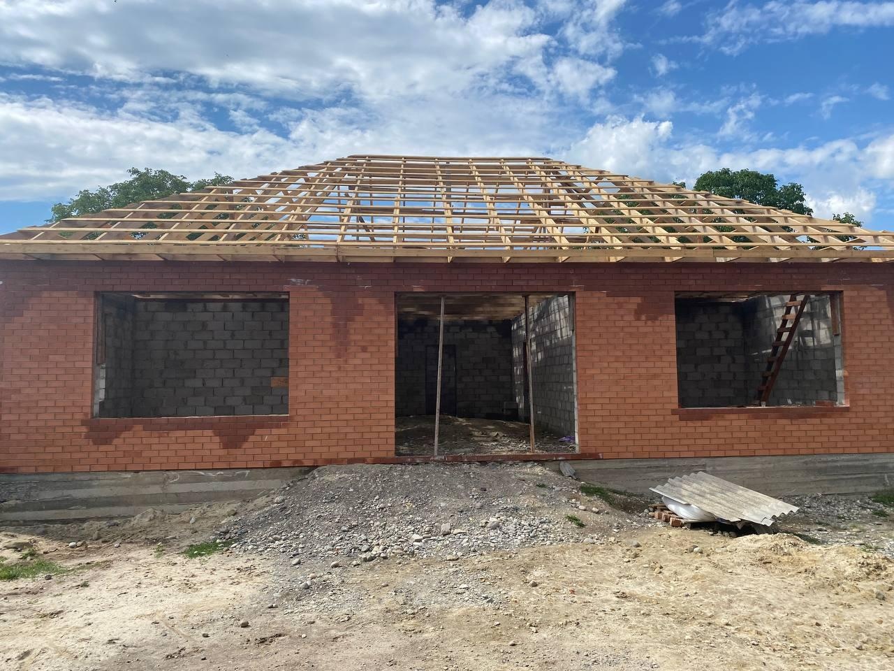 A collection for the family of the victims of the fire to build a roof
