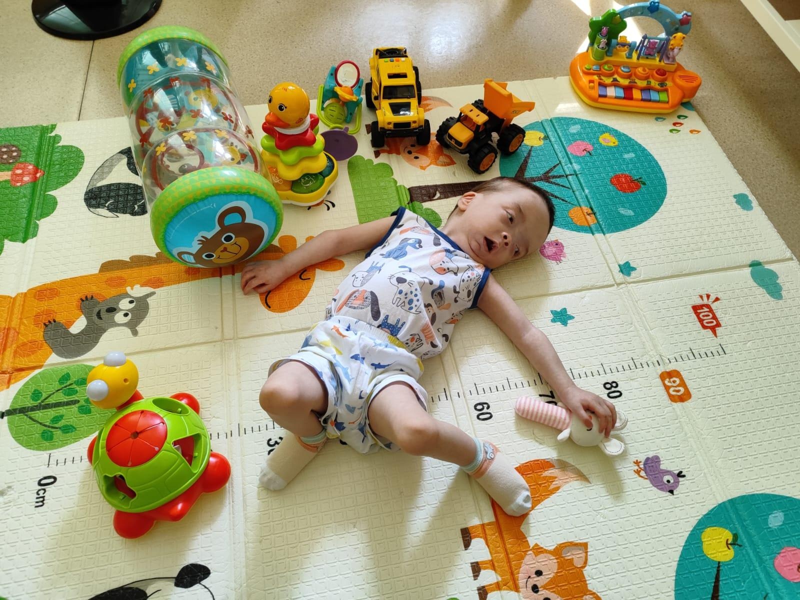 Kolya is an orphan. He has been staying in the hospital since a year and needs nanny