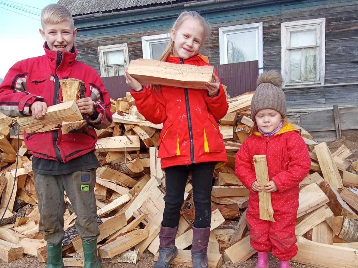 Help families in difficult life situations prepare for the cold so that their children stay at home!