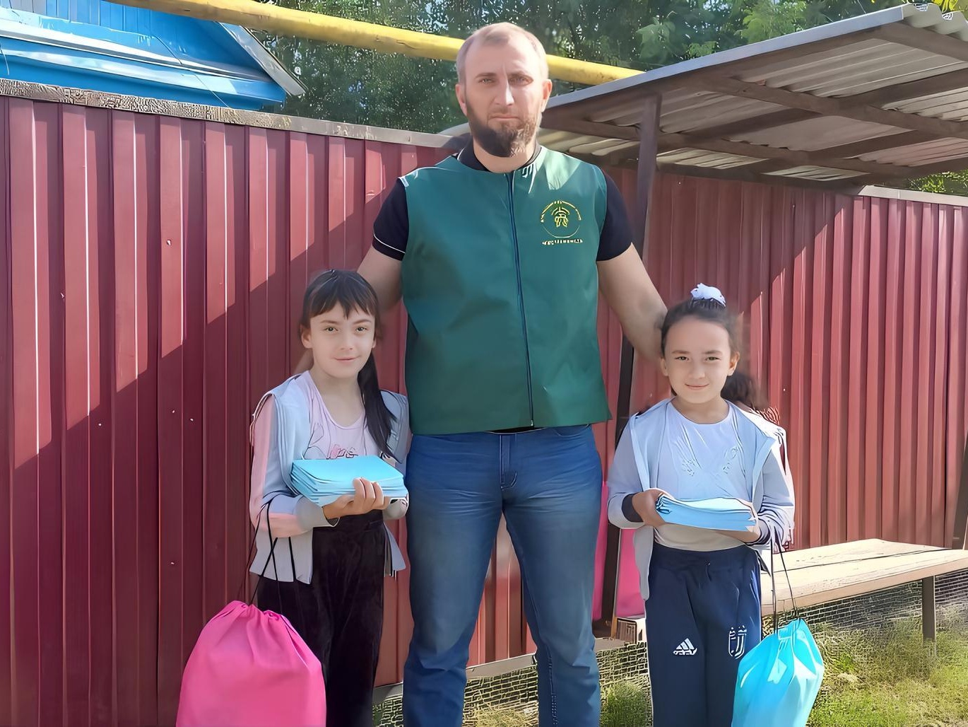 Детям из малоимущих семей Адыгеи нужны школьные вещи и принадлежности!