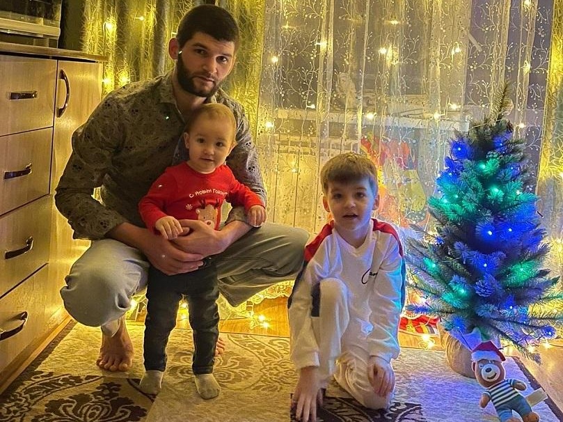 У Агалархана рак крови. Нужна подготовка к трансплантации костного мозга