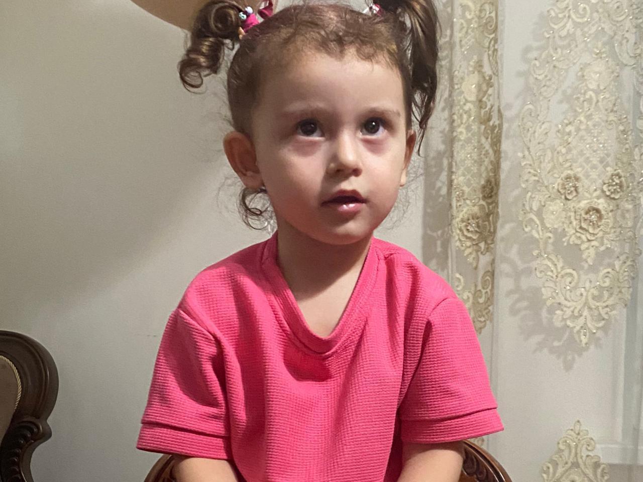 У Азинат аутизм. Чтобы научиться говорить, ей необходим курс реабилитации