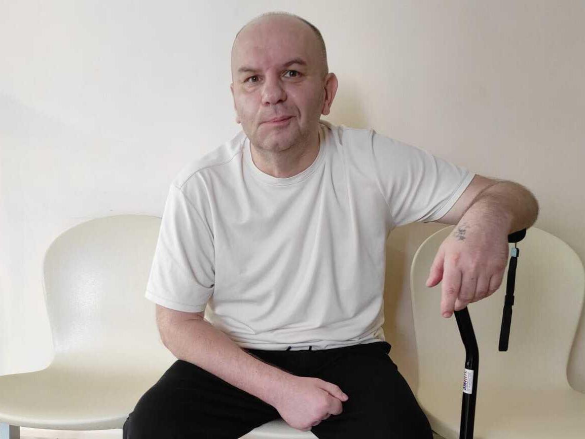 Помогите Андрею восстановить речь и движения после инсульта