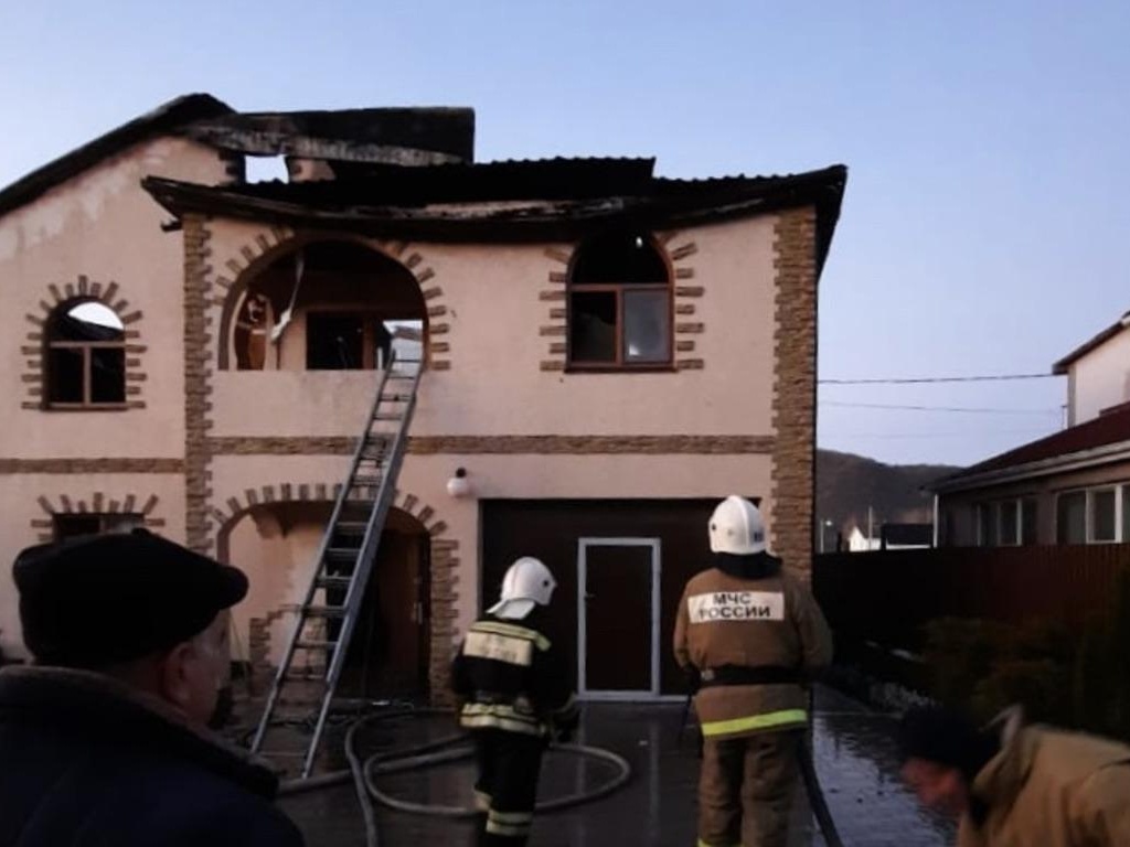 A fire has left an entire family homeless. We ask for help with clothes, furniture, and groceries