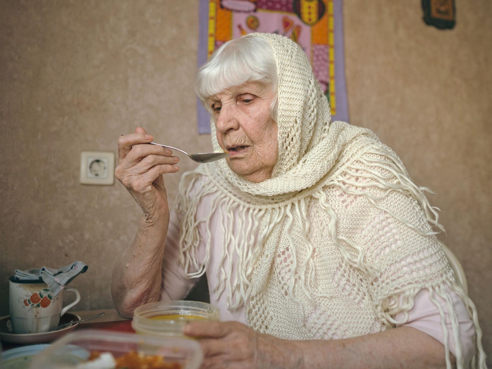 Поможем приготовить и доставить горячие обеды на дом ослабленным пожилым людям