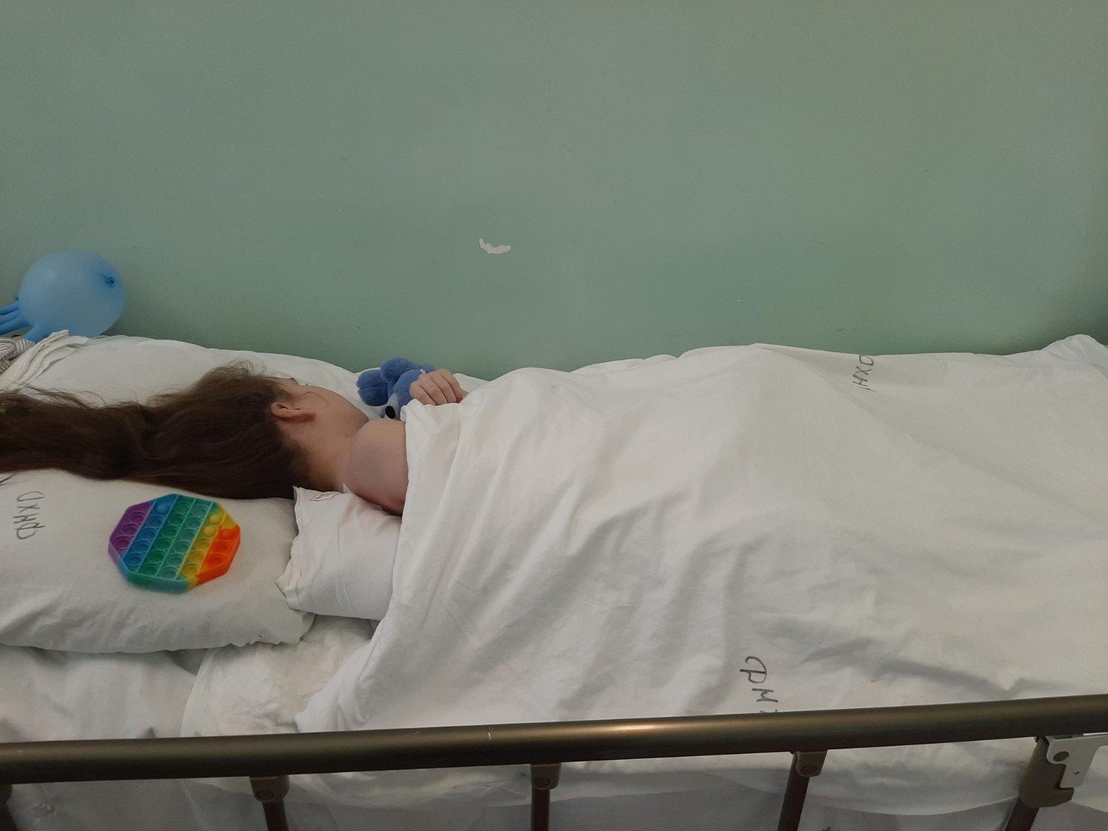 Arina from the child's home needs the help of a babysitter during treatment!