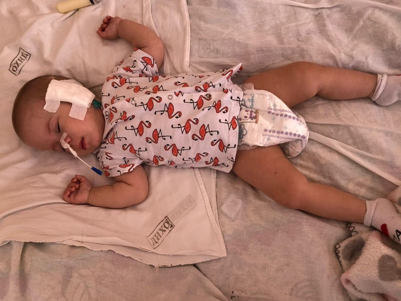 Karina is an orphan. The baby needs the help and support of a babysitter during treatment in the hospital!