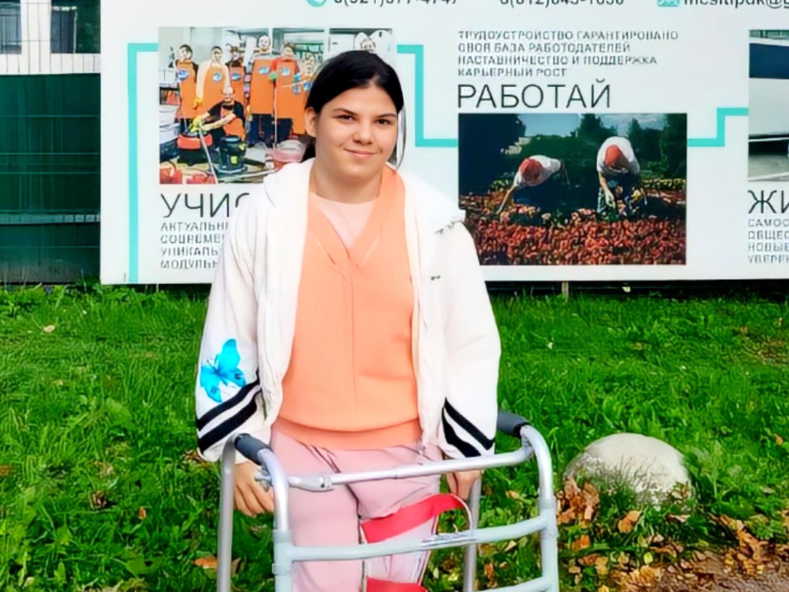 Марина – сирота из детского дома инвалидов. Девушке необходимо приехать на обучение, чтобы получить профессию и жить самостоятельно