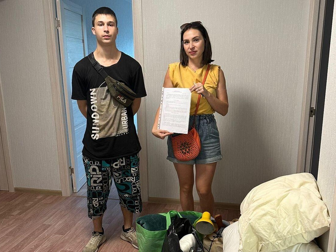 Выпускнику детского дома Руслану нужна мебель – он учится на последнем курсе колледжа и скоро переедет в свою квартиру