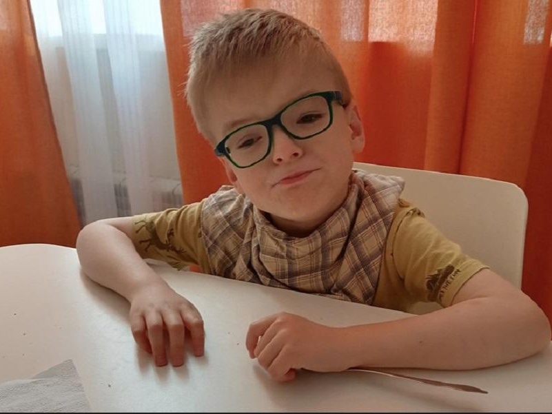 Let's give Timur, who has the Dandy-Walker anomaly, some sophisticated glasses so that he can study well in first grad