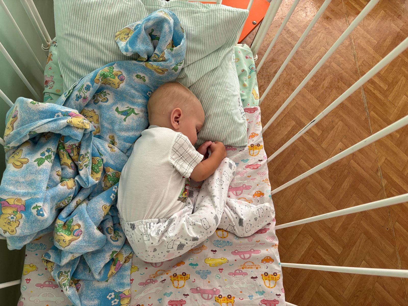 Mark is an orphan. He needs a caring babysitter during his treatment at the hospital!