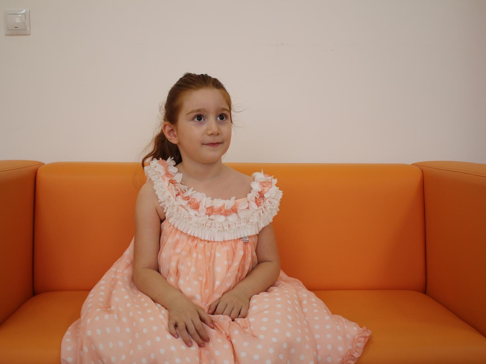 У Амины аутизм. Ей необходимо пройти курс реабилитации