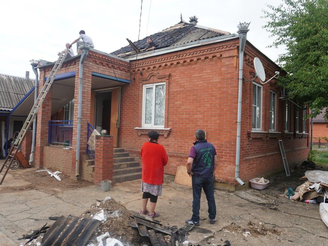 Погорельцам из аула Тлюстенхабль нужна помощь в восстановлении кровли после пожара