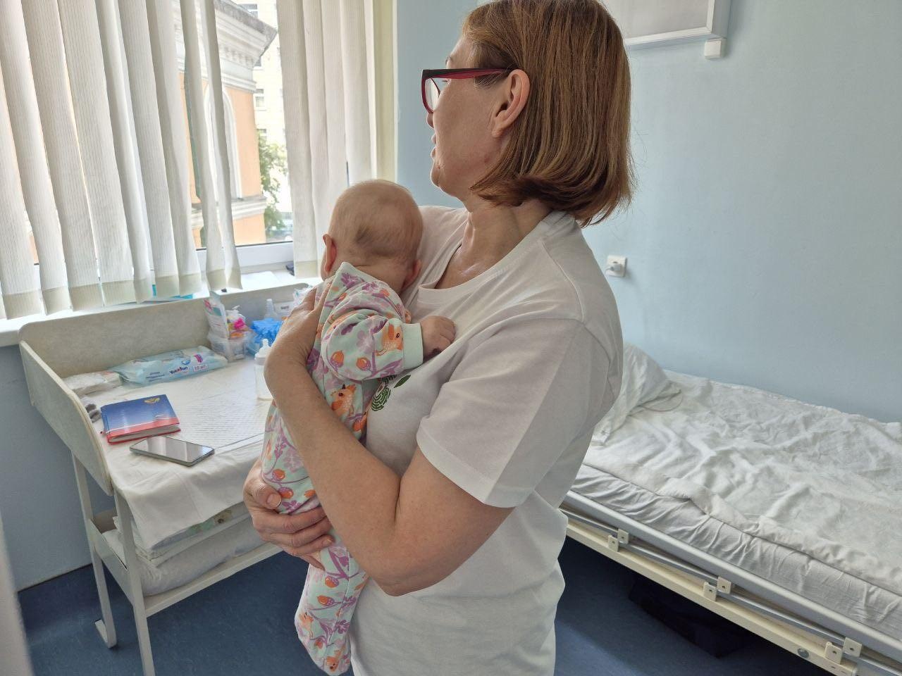 Nannies for lonely babies in the hospitals