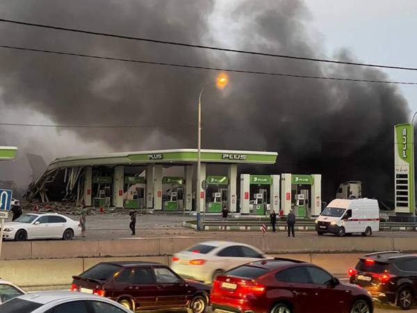 Помощь пострадавшим во время взрыва в пригороде Махачкалы